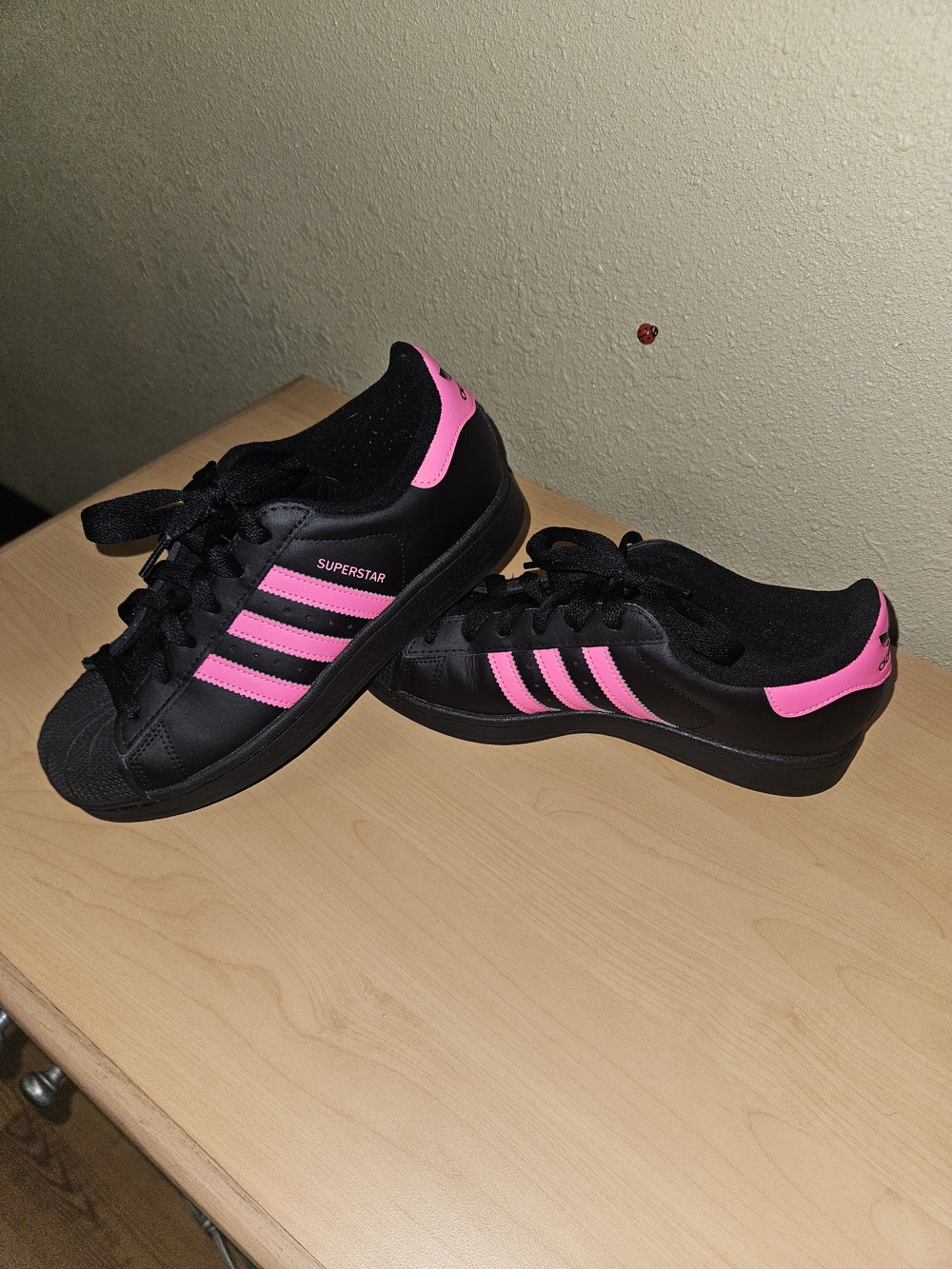 Adidas women Black & Pink Casual Sneakers Like New! - Picture 2 of 6